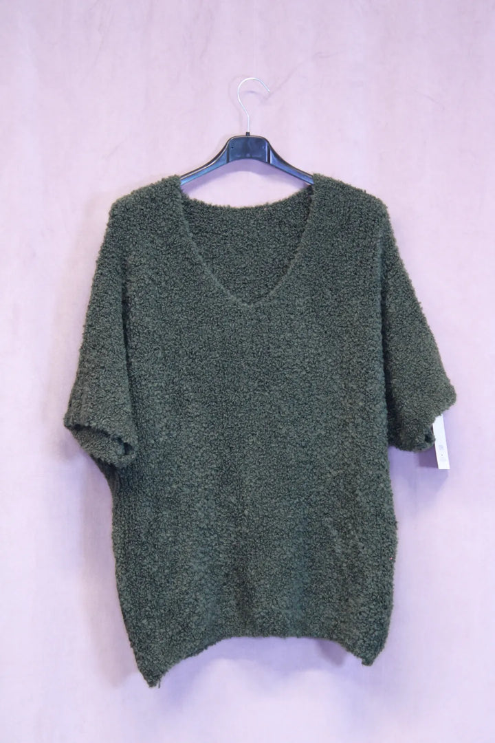 Pehmeä neule V-pääntiellä Tiina