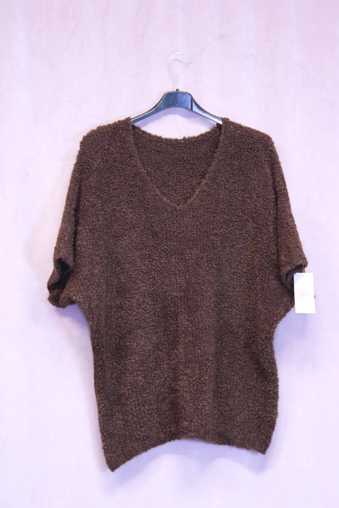 Pehmeä neule V-pääntiellä Tiina