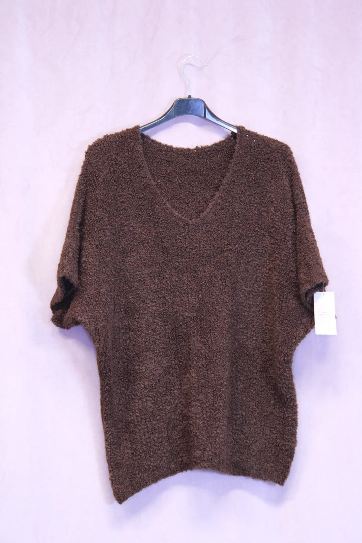 Pehmeä neule V-pääntiellä Tiina