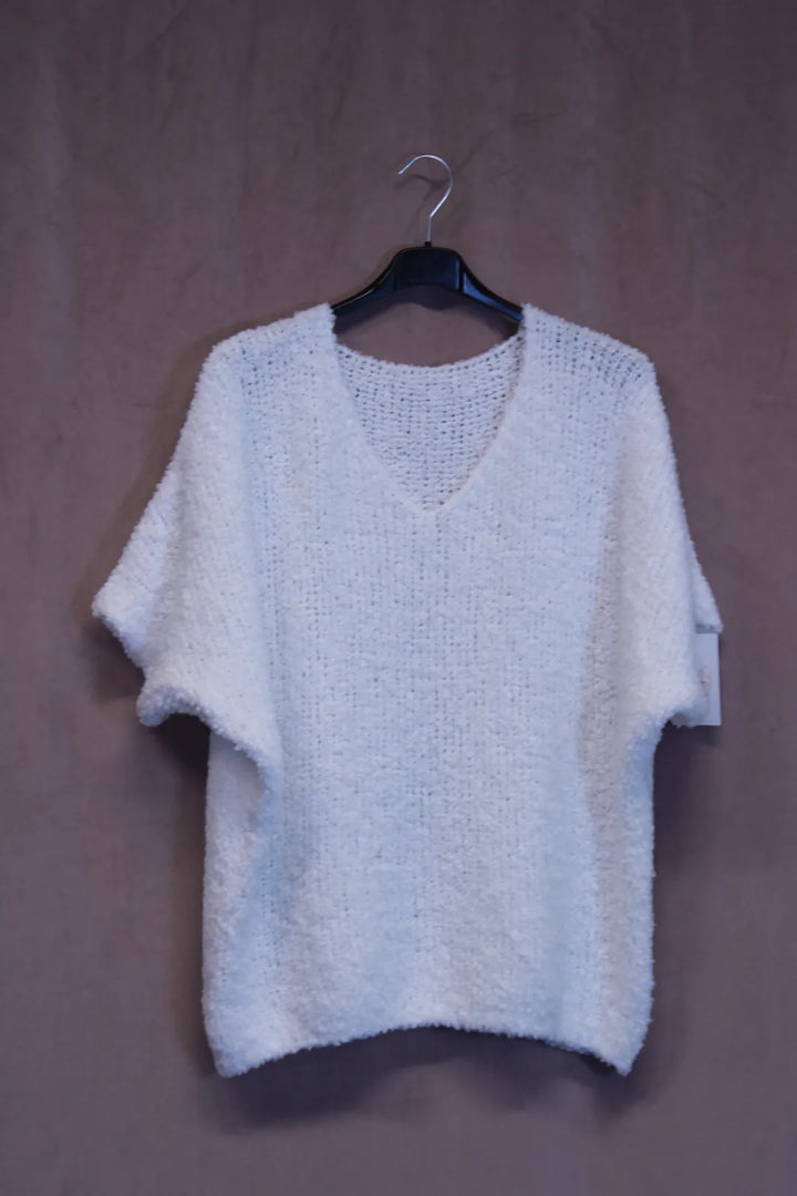 Pehmeä neule V-pääntiellä Tiina