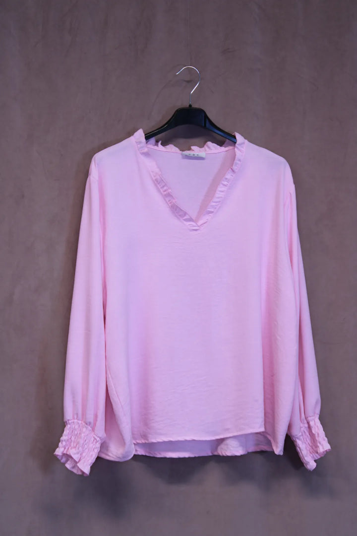 Paitsikka röyhelöllä Aila