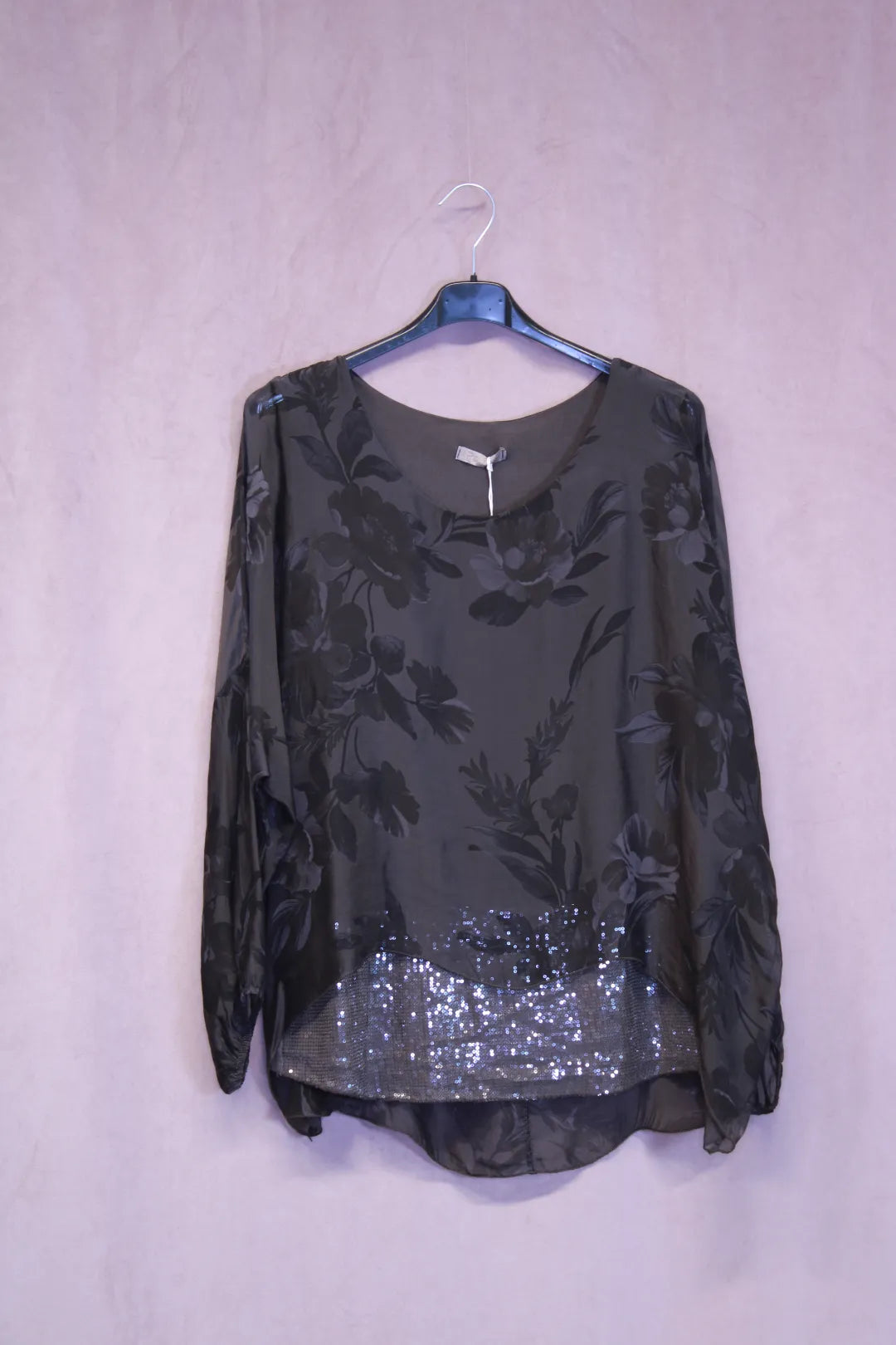 Silkkipaita paljettihelmalla Tyyne