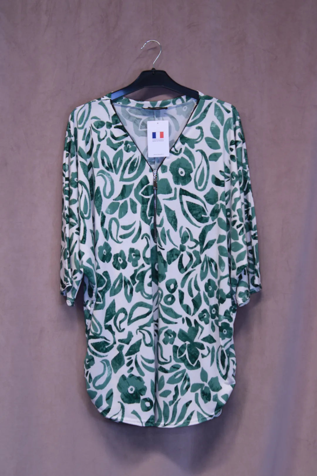 Paita vetoketjulla Saila