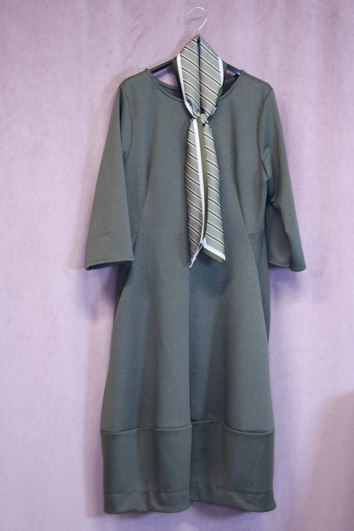 Mekko huivilla Sylvia