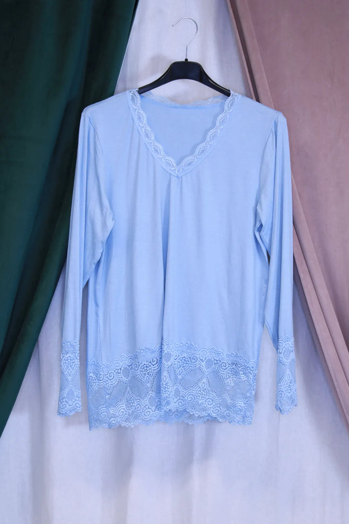 Pukeutumispaita pitsillä 40-44 Seela