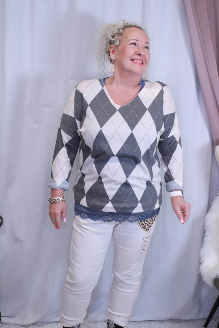 Salmiakkineule Valma