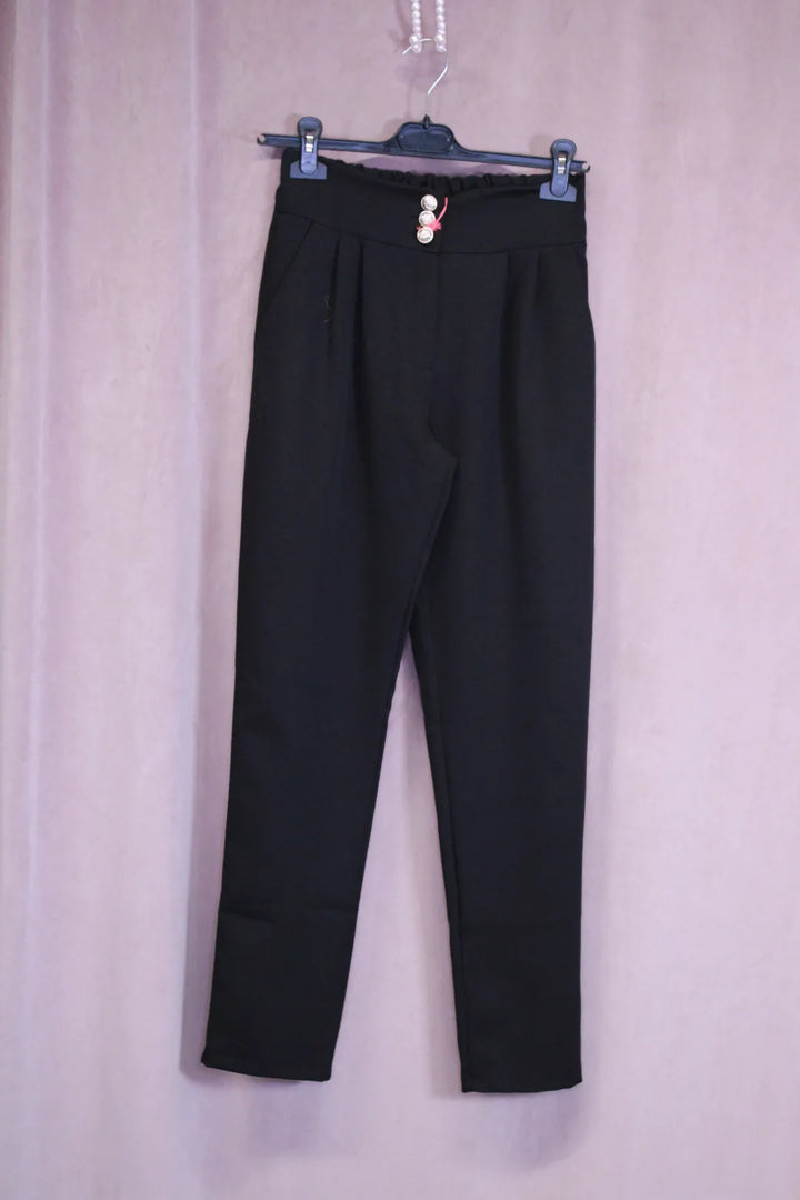 Mustat suorat housut