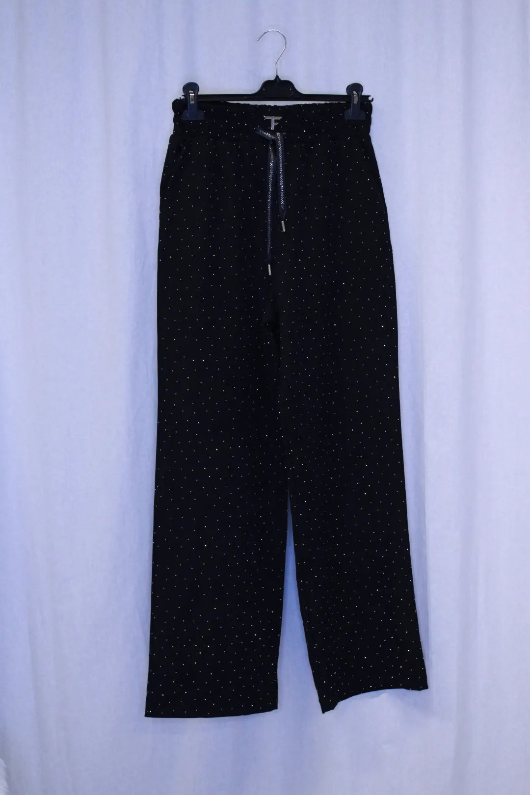 Mustat leveälahkeiset housut Anna