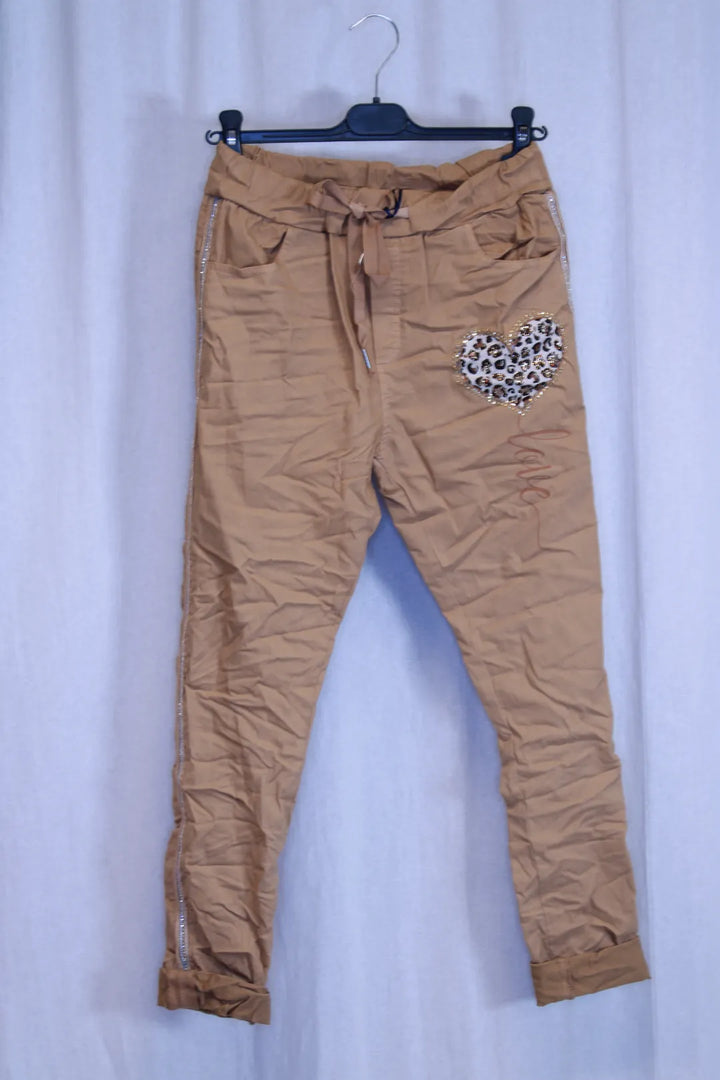 Housut leosydämellä Anneli