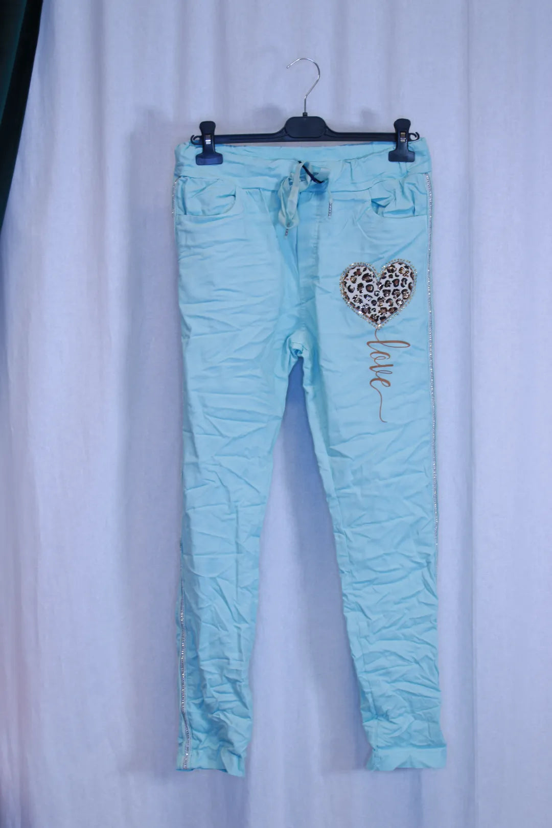 Housut leosydämellä Anneli