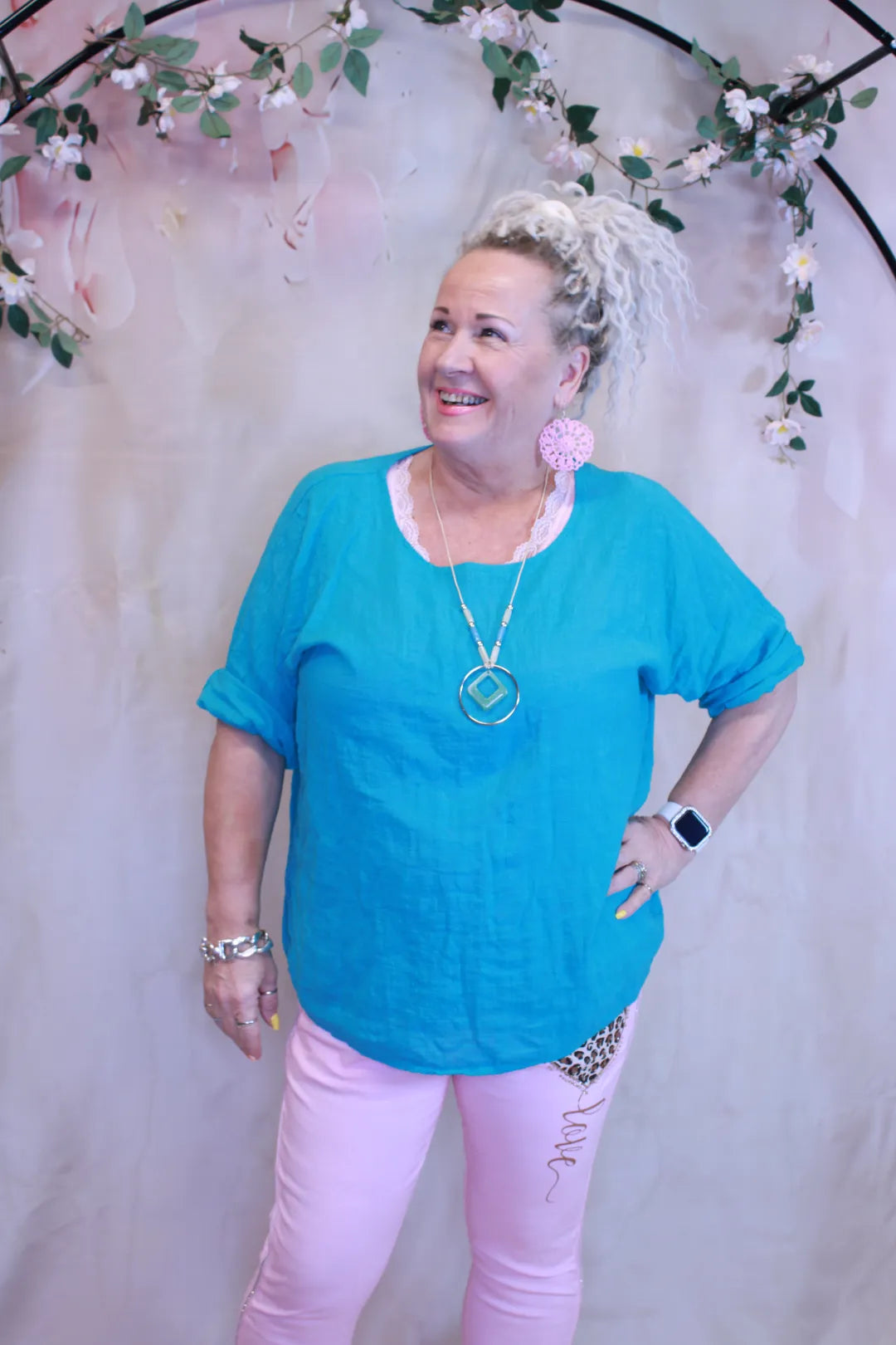 Peruspaita korulla Raili  XL