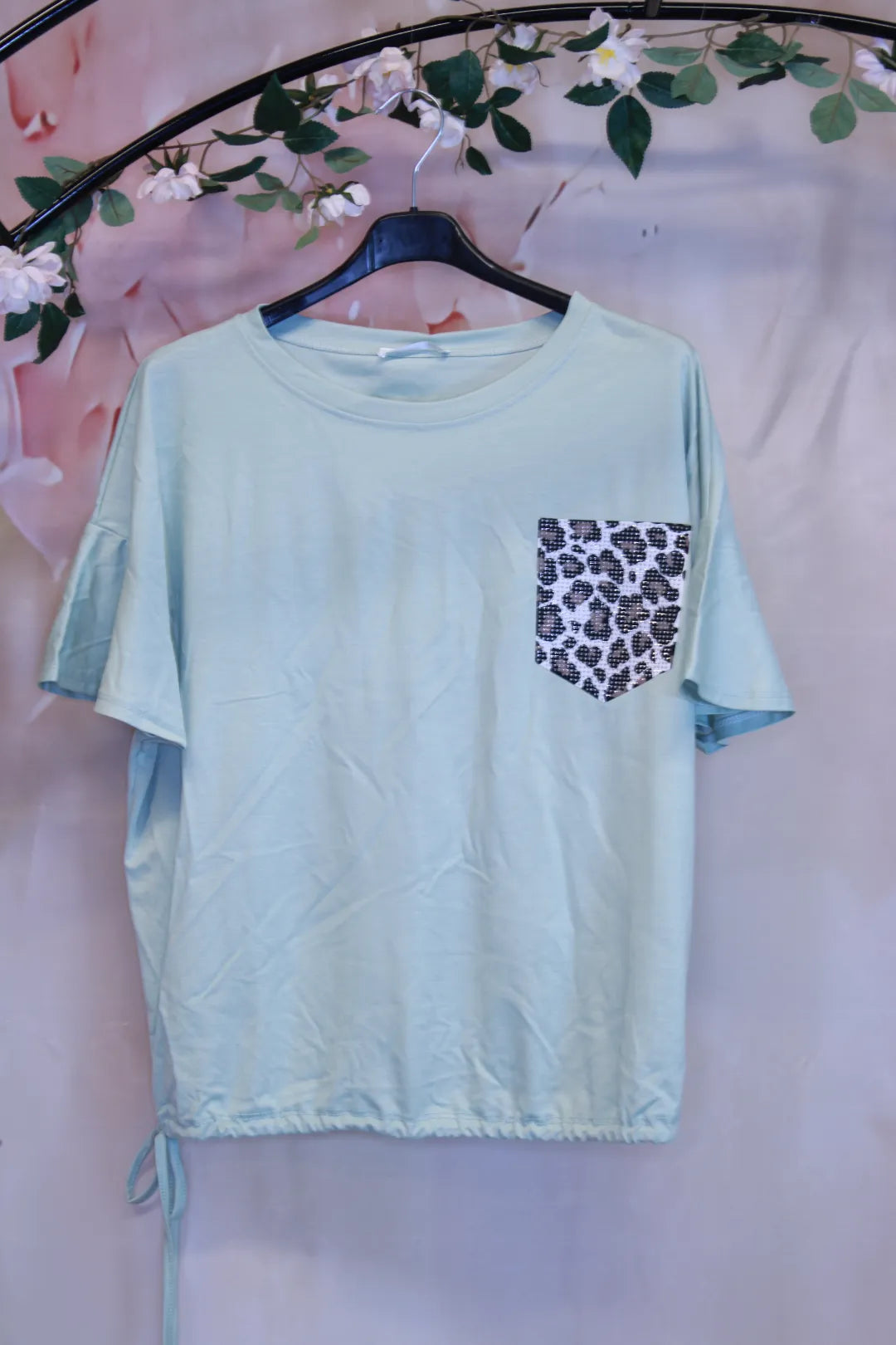 T-paita leokuvioinnilla  - Kreetta