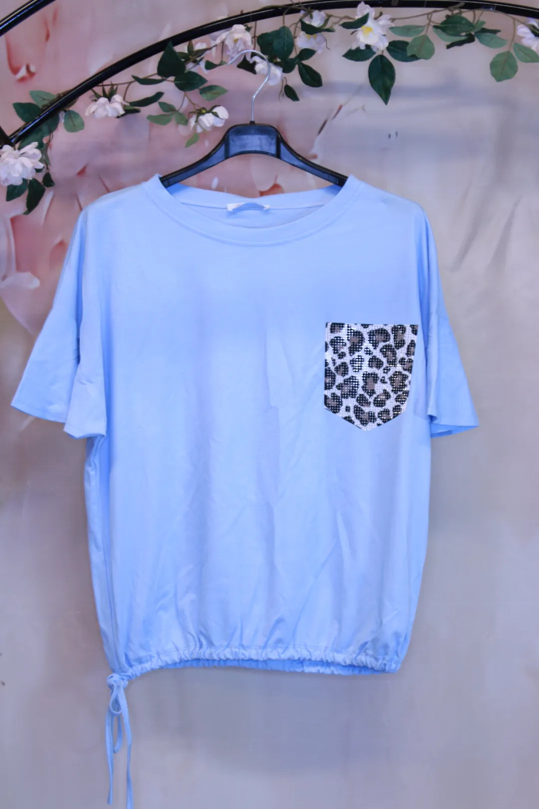 T-paita leokuvioinnilla  - Kreetta