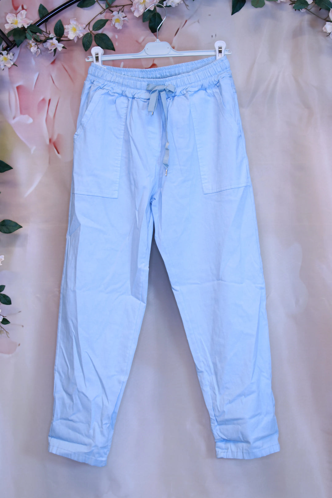 Rennot housut taskuilla - Lauha