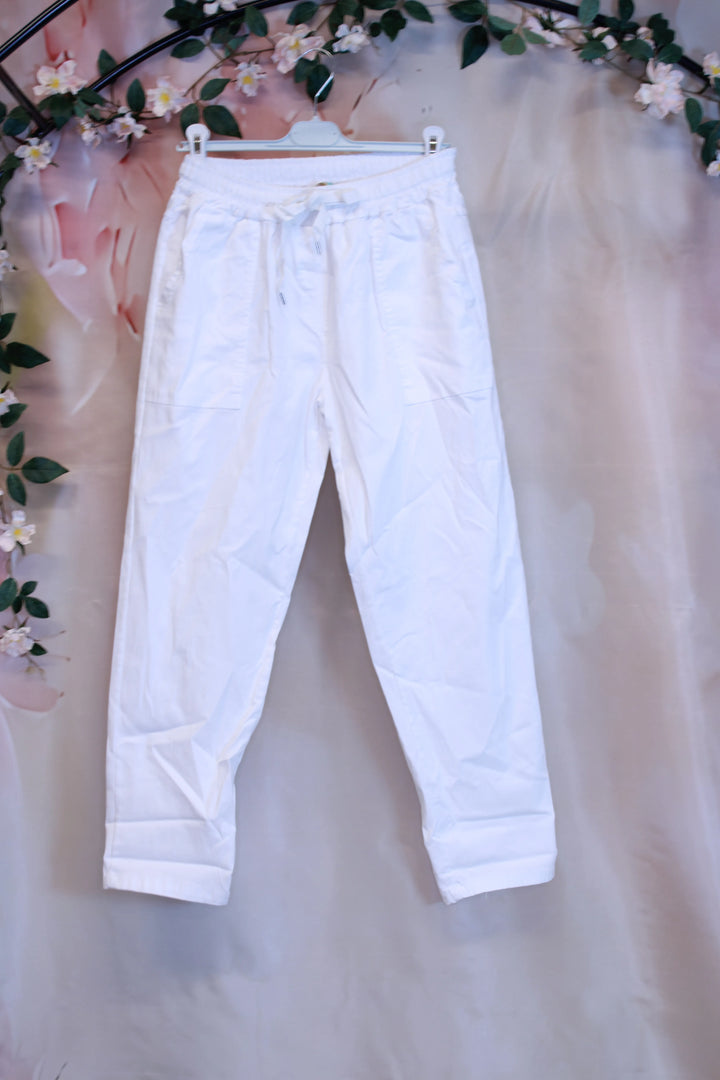 Rennot housut taskuilla - Lauha