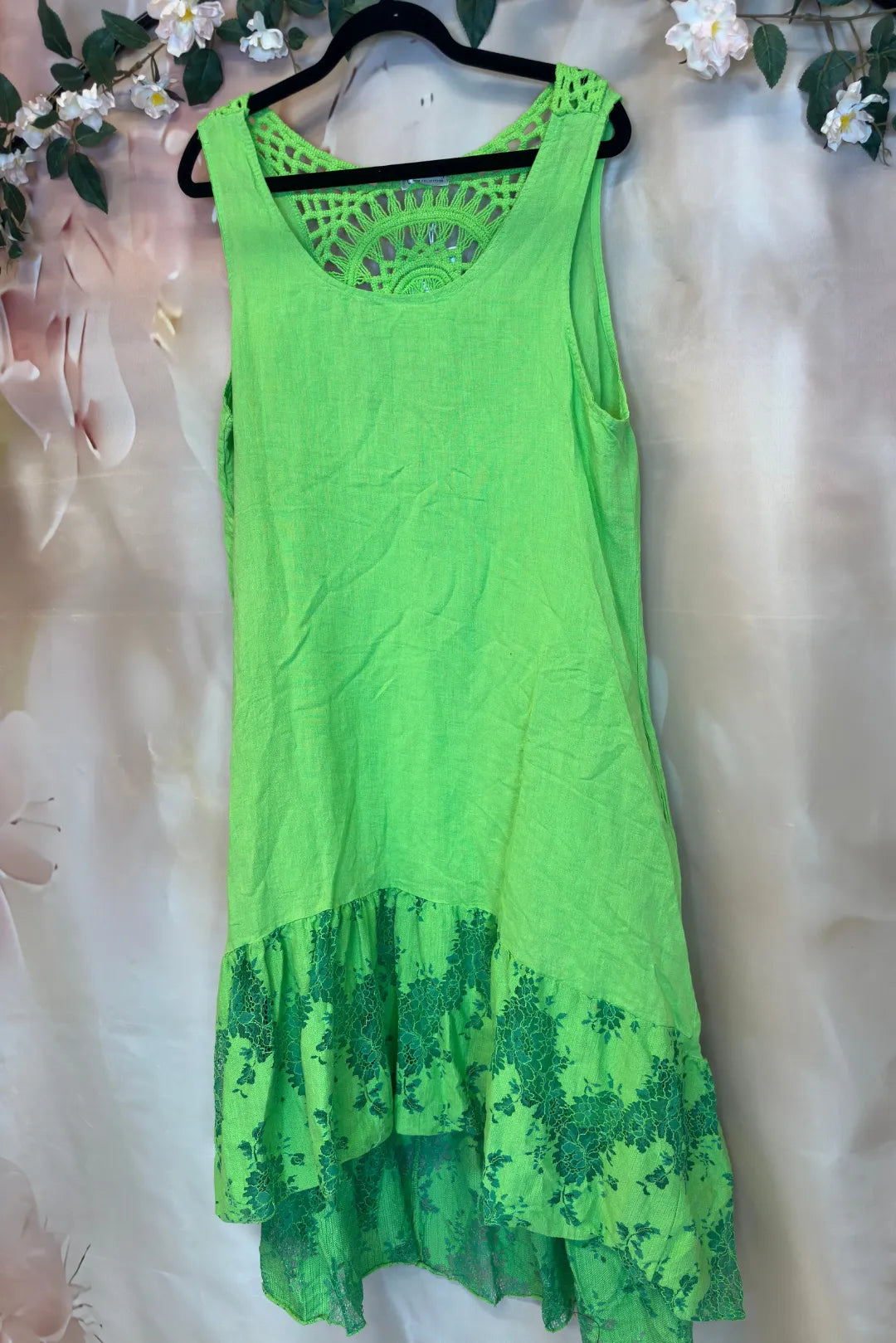 Hihaton mekko kerroshelmalla - Riitta