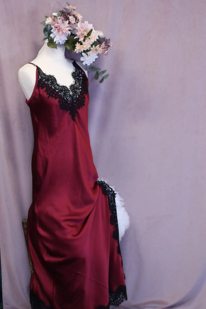 Pitkä pitsialusmekko Anniina