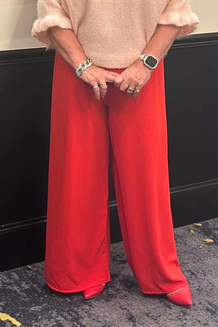 Leveälahkeiset housut Janita