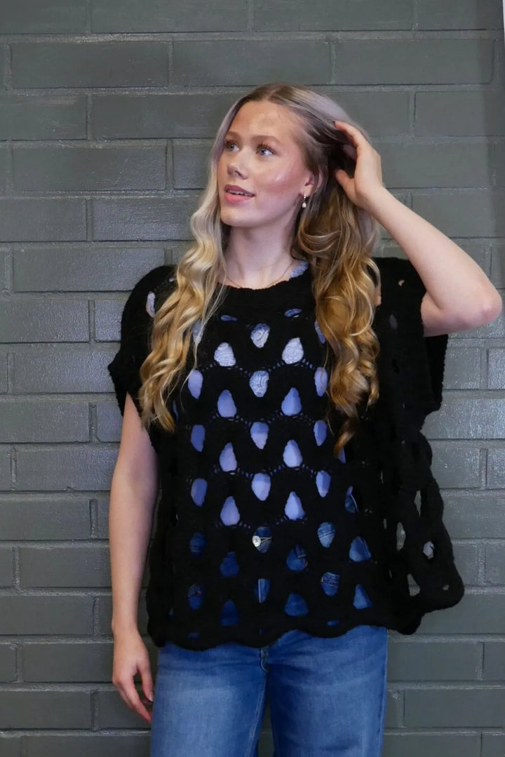 Lyhythihainen reikäneule