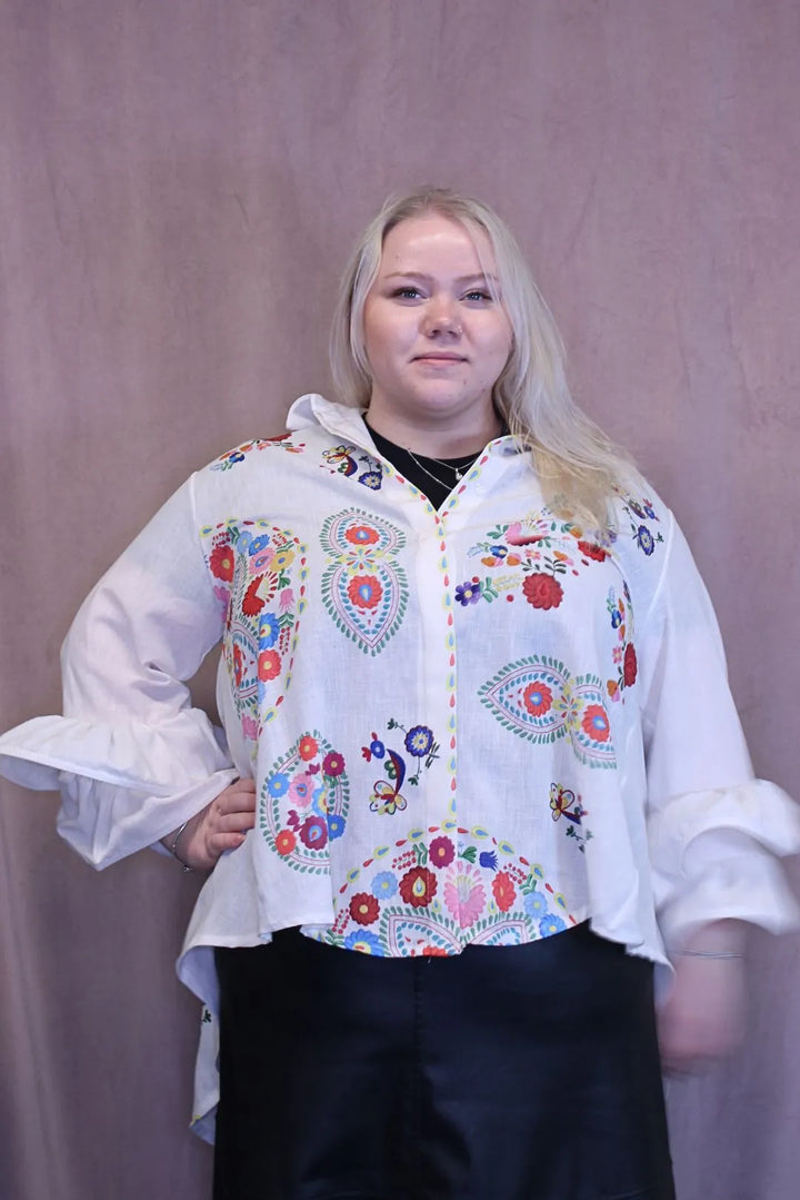 Kukkapaita napeilla Erin