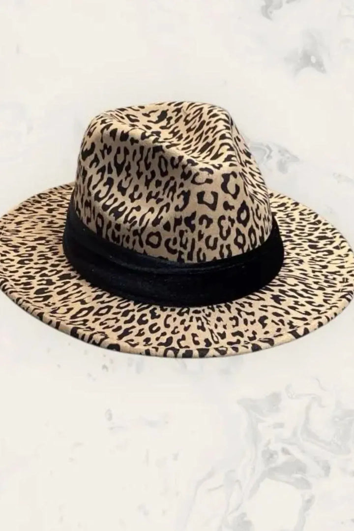 Huopahattu leopardi Essi