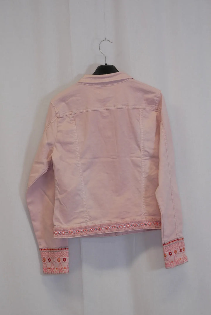 Farkkutakki kirjailuilla