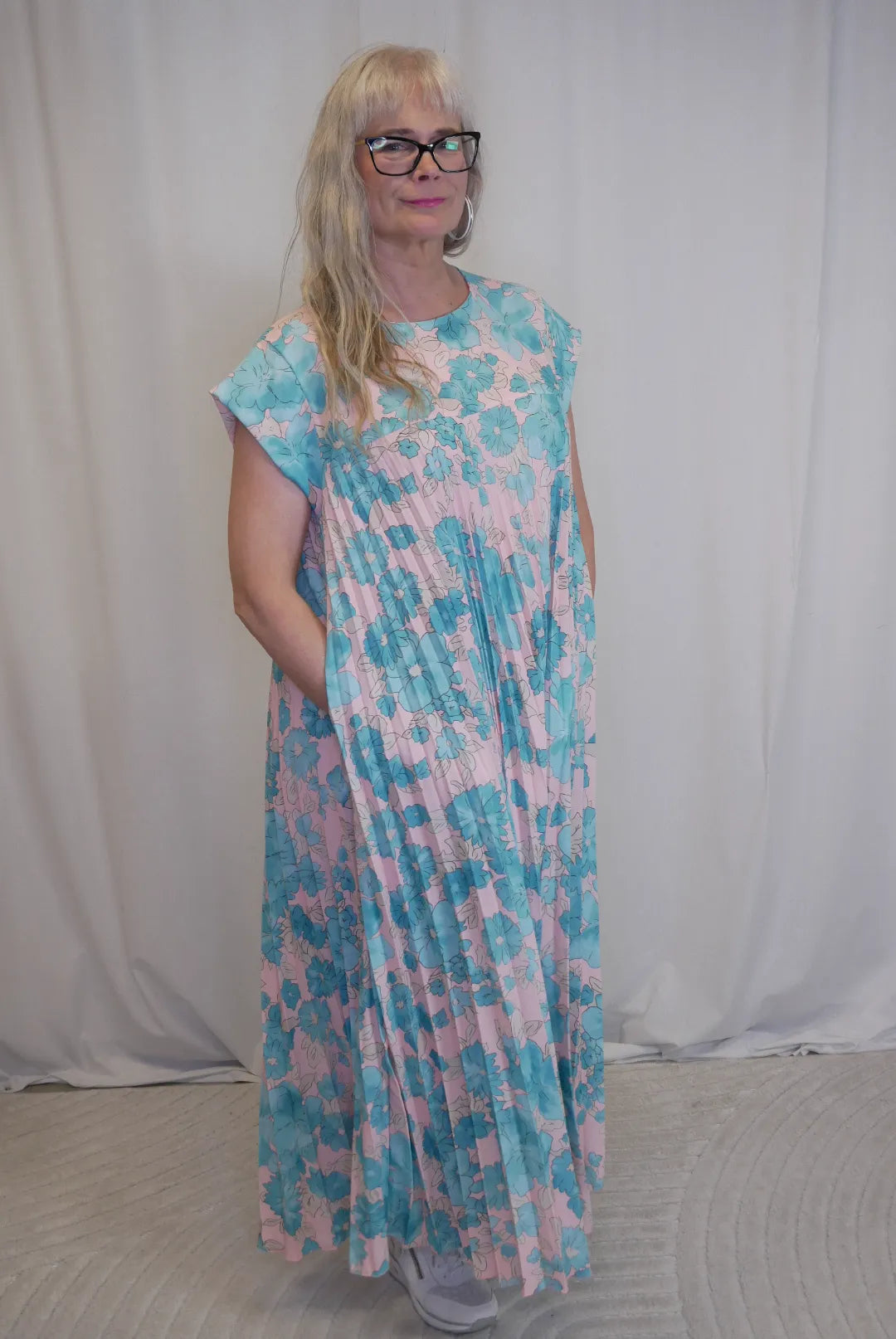 Pitk Pliseerattu Kukkamekko XL Sirjus Boutique pitk-pliseerattu-kukkamekko-xl-sirjus-boutique