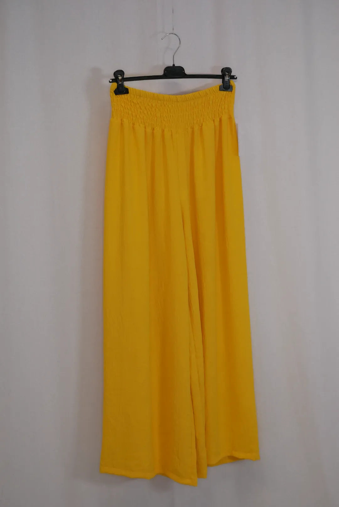 Leveälahkeiset housut Janita