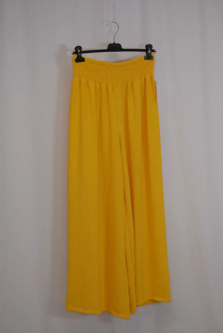 Leveälahkeiset housut Janita