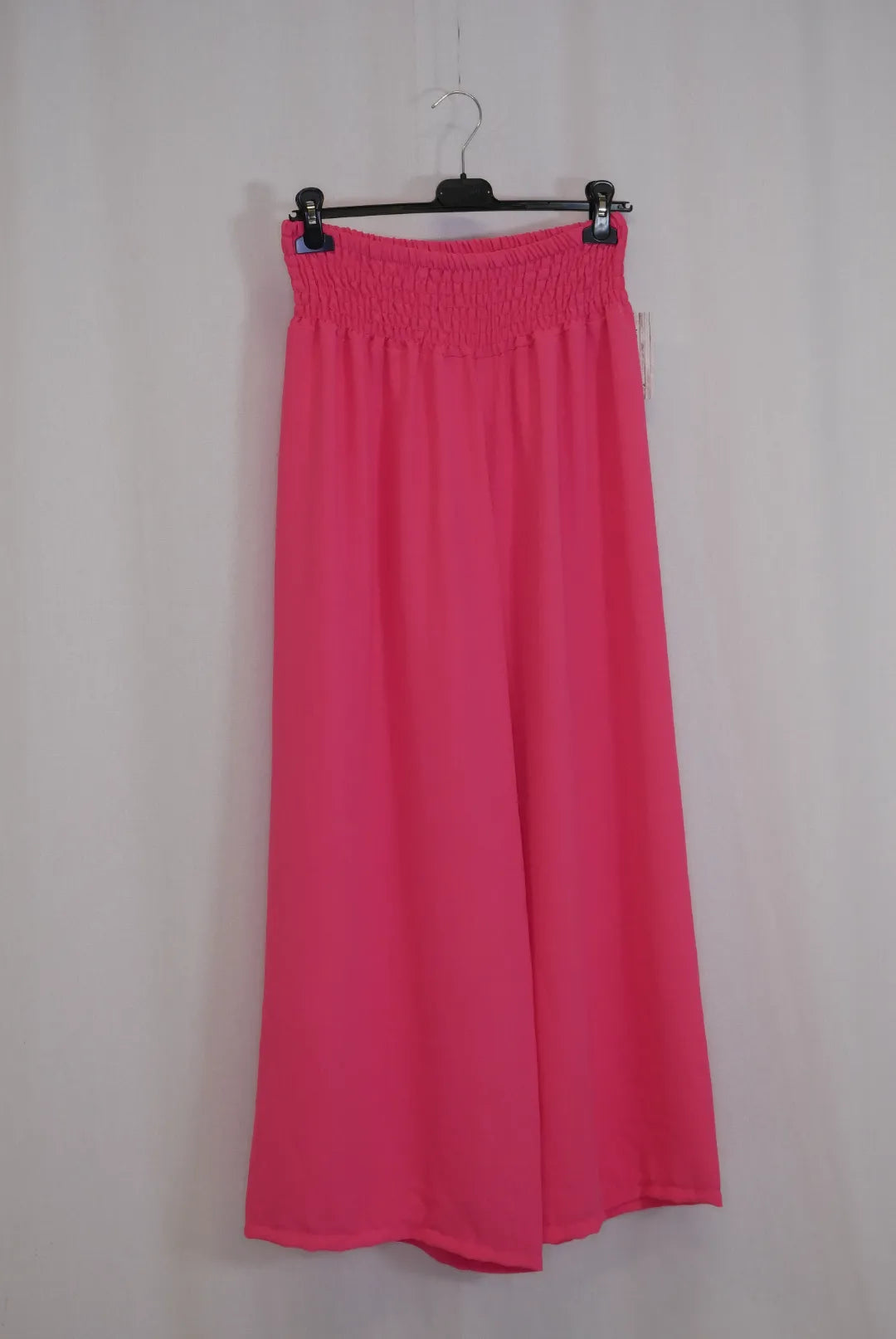 Leveälahkeiset housut Janita