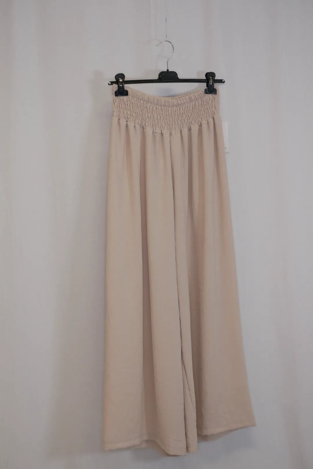 Leveälahkeiset housut Janita