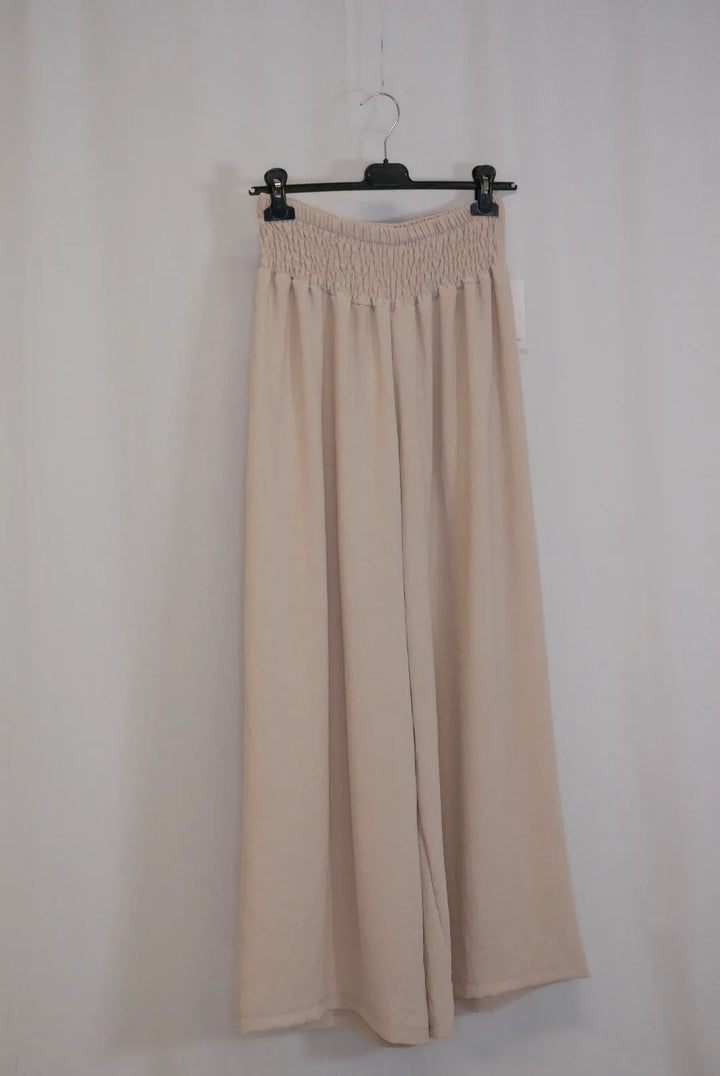 Leveälahkeiset housut Janita