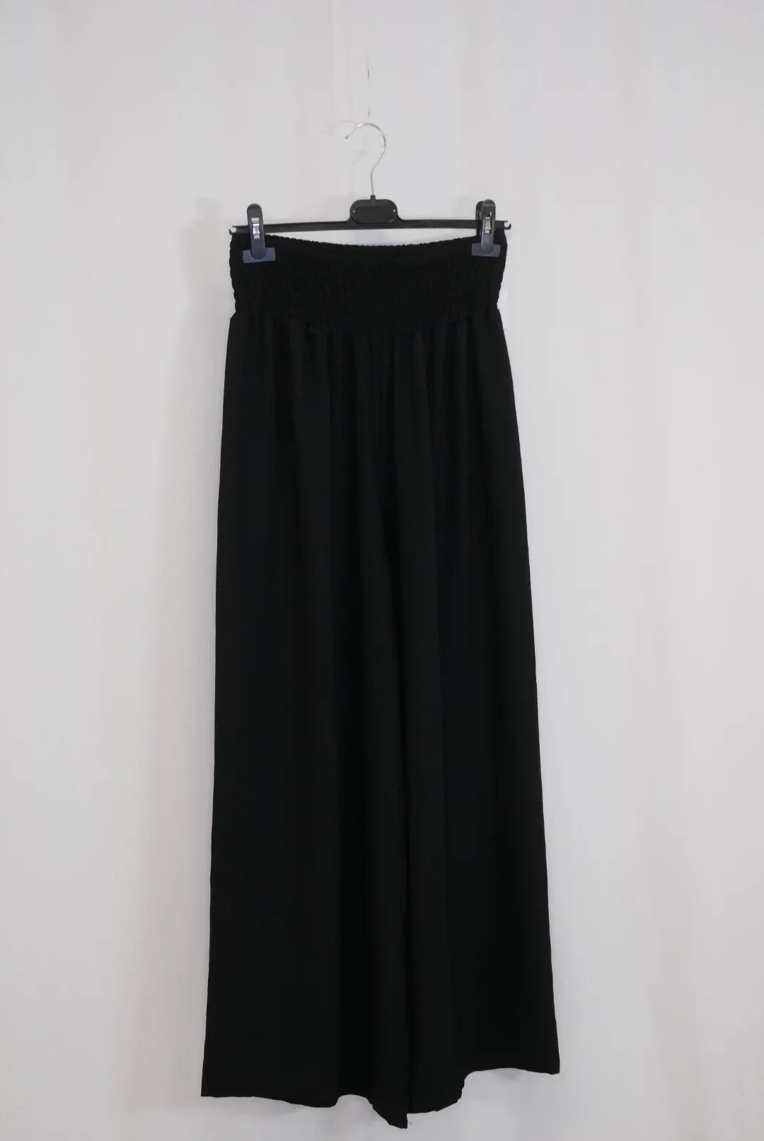 Leveälahkeiset housut Janita