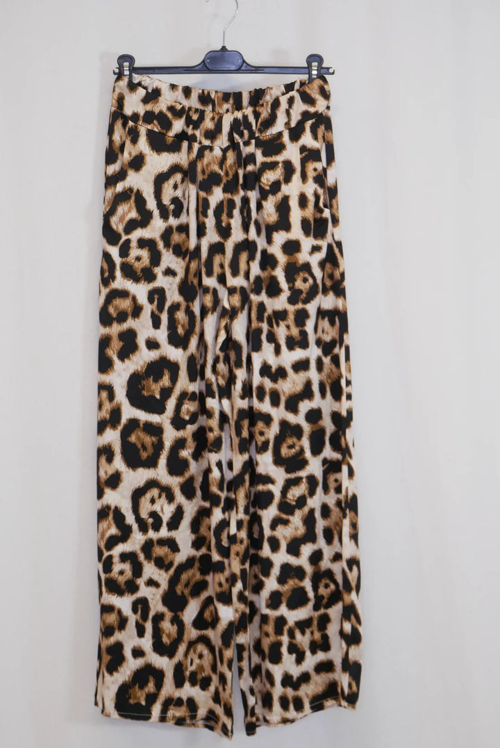 Leveälahkeiset housut 38-42 Nea