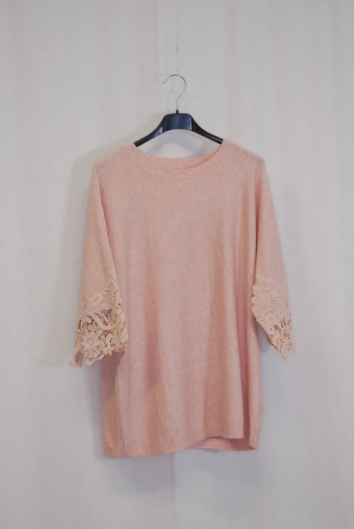 Neule pitsihihoilla Lola