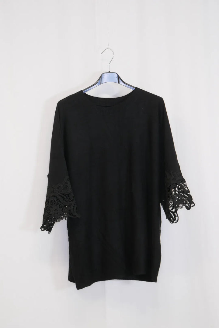 Neule pitsihihoilla Lola