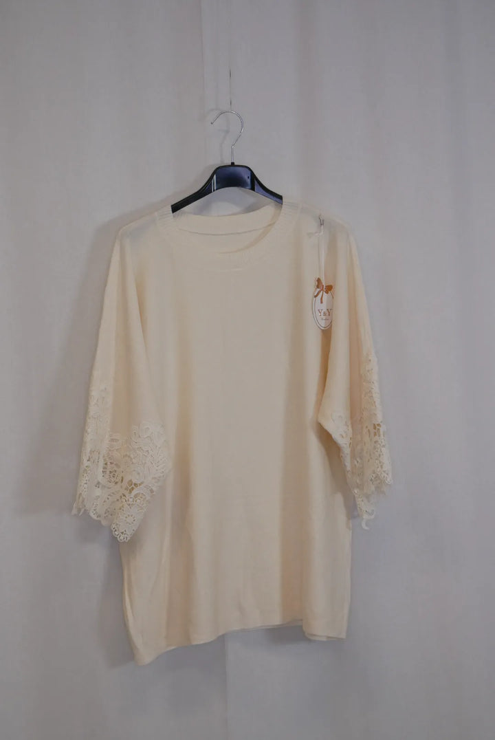 Neule pitsihihoilla Lola