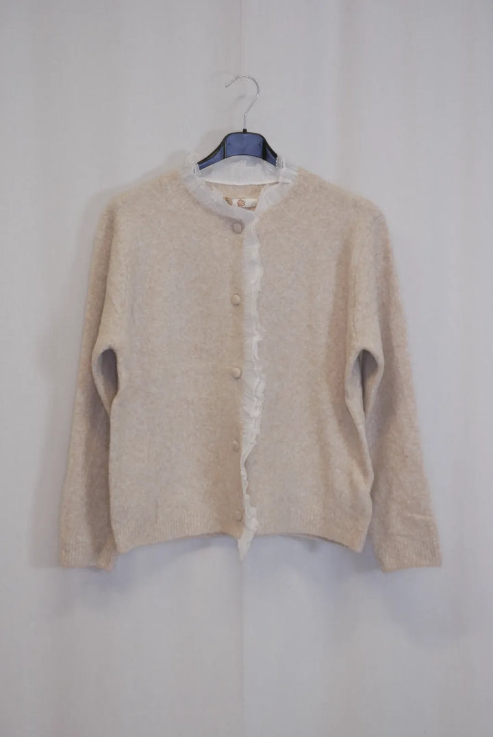 Neuletakki pitsillä Eerika