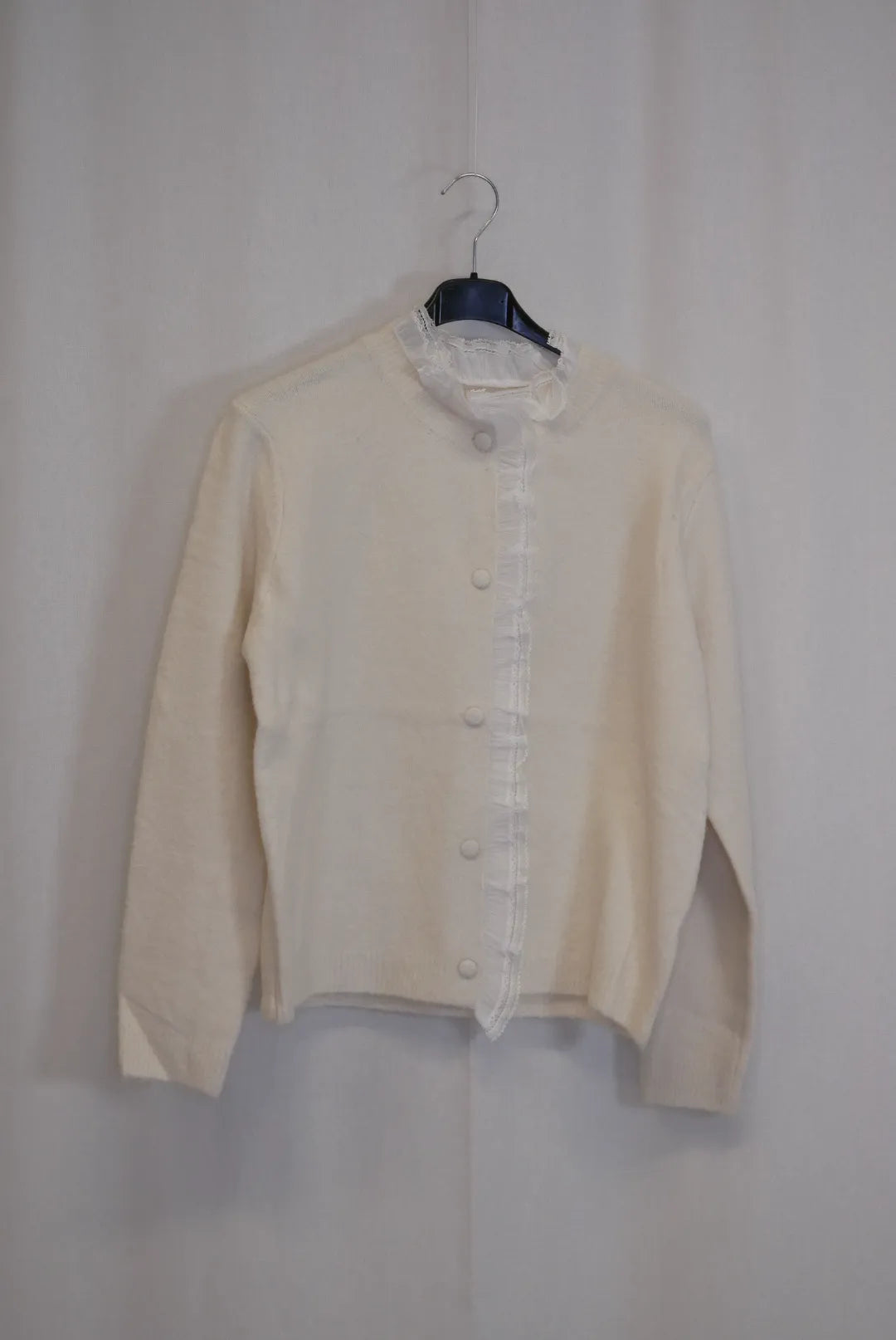 Neuletakki pitsillä Eerika