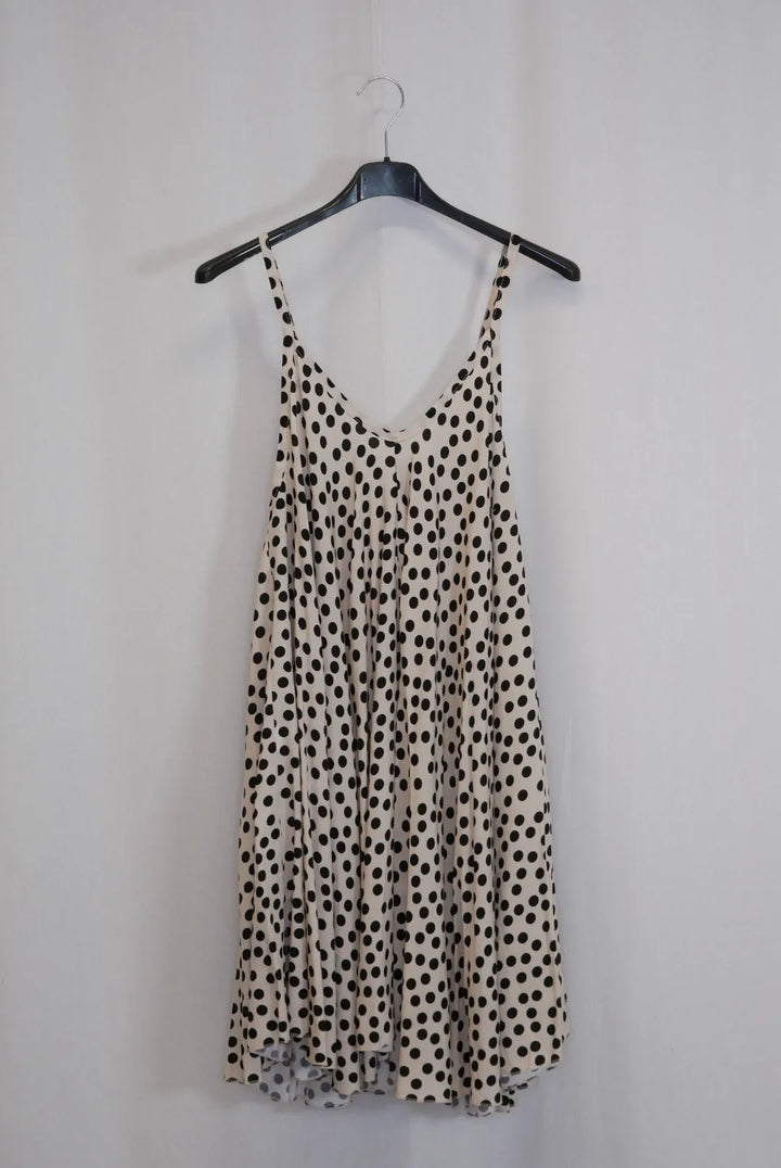 Hihaton mekko pallokuviolla Eevi