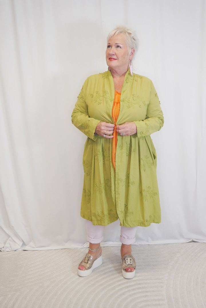 Kukkakirjailtu puuvillajakku