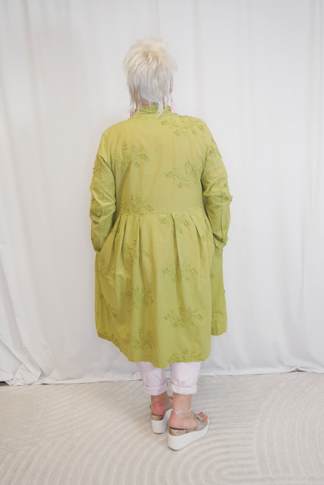 Kukkakirjailtu puuvillajakku