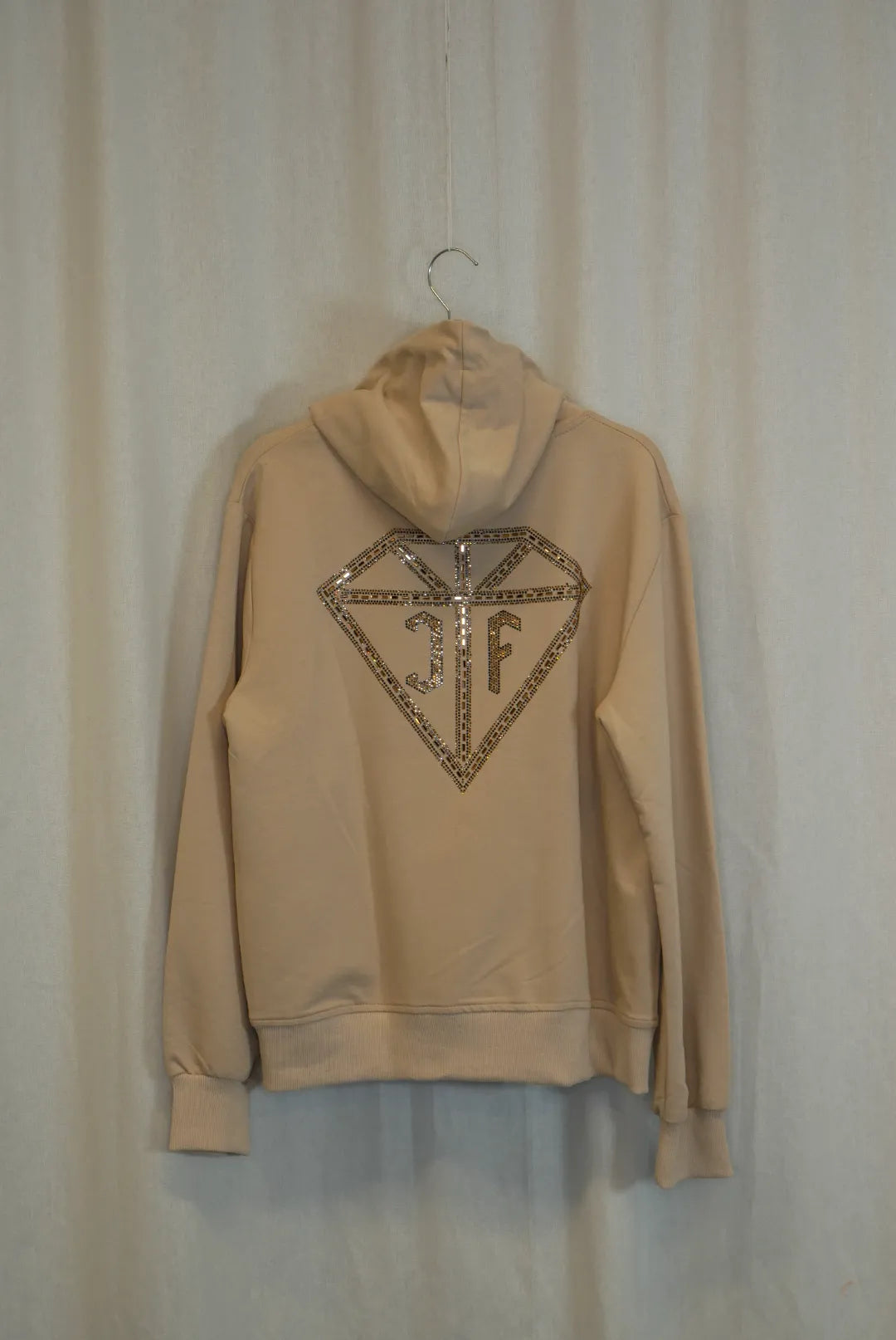 Collegeasu rintataskuilla Elsi / Tatu