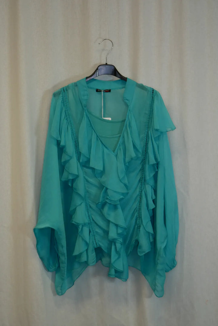 Silkkipaita röyhelöillä