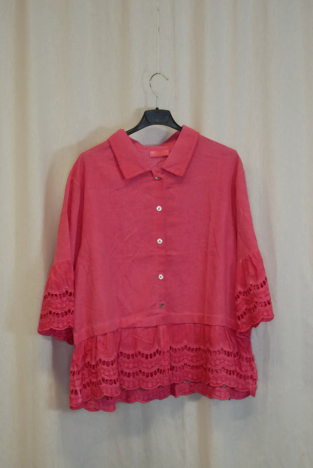 Paita napeilla Rebekka