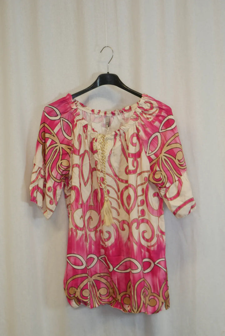 Paita rusetilla Marita