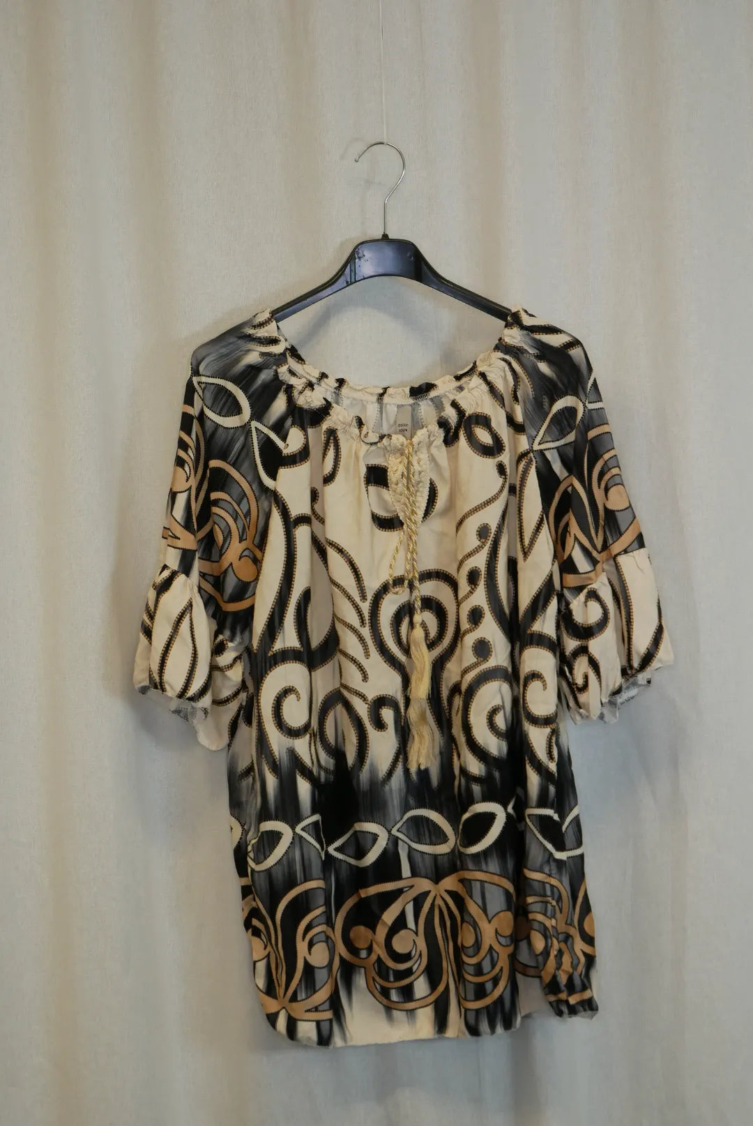 Paita rusetilla Marita