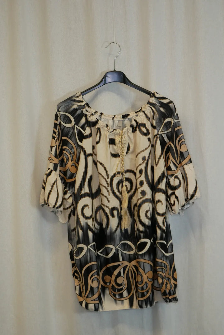 Paita rusetilla Marita