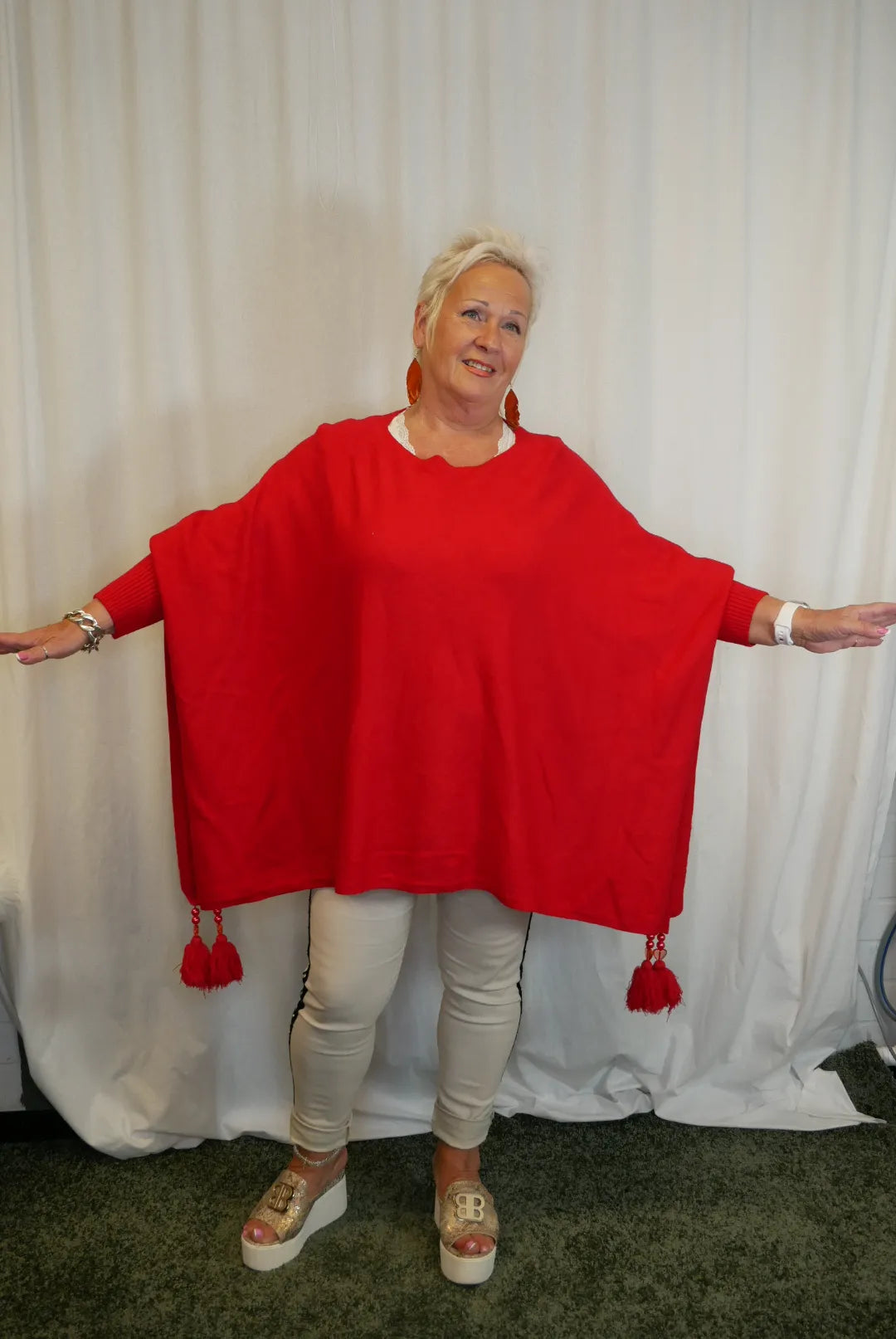 Poncho hihoilla Mirella