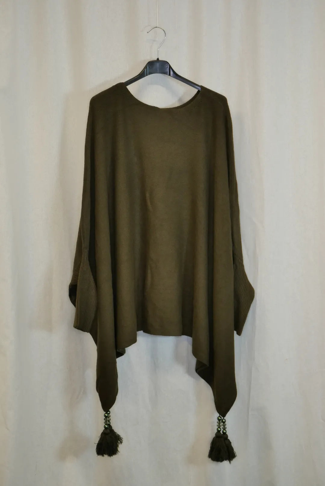 Poncho hihoilla Mirella